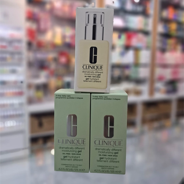 ژل آبرسان و مرطوب کننده دراماتیکال کلینیک پوست چرب 125 میل دیفرنت اصل | CLINIQUE dramatically different moisturizing gel 125ml